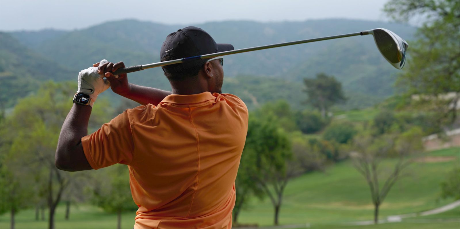 Fonctionnalité de golf de l'Apple Watch (golfeur utilisant GolfShot)