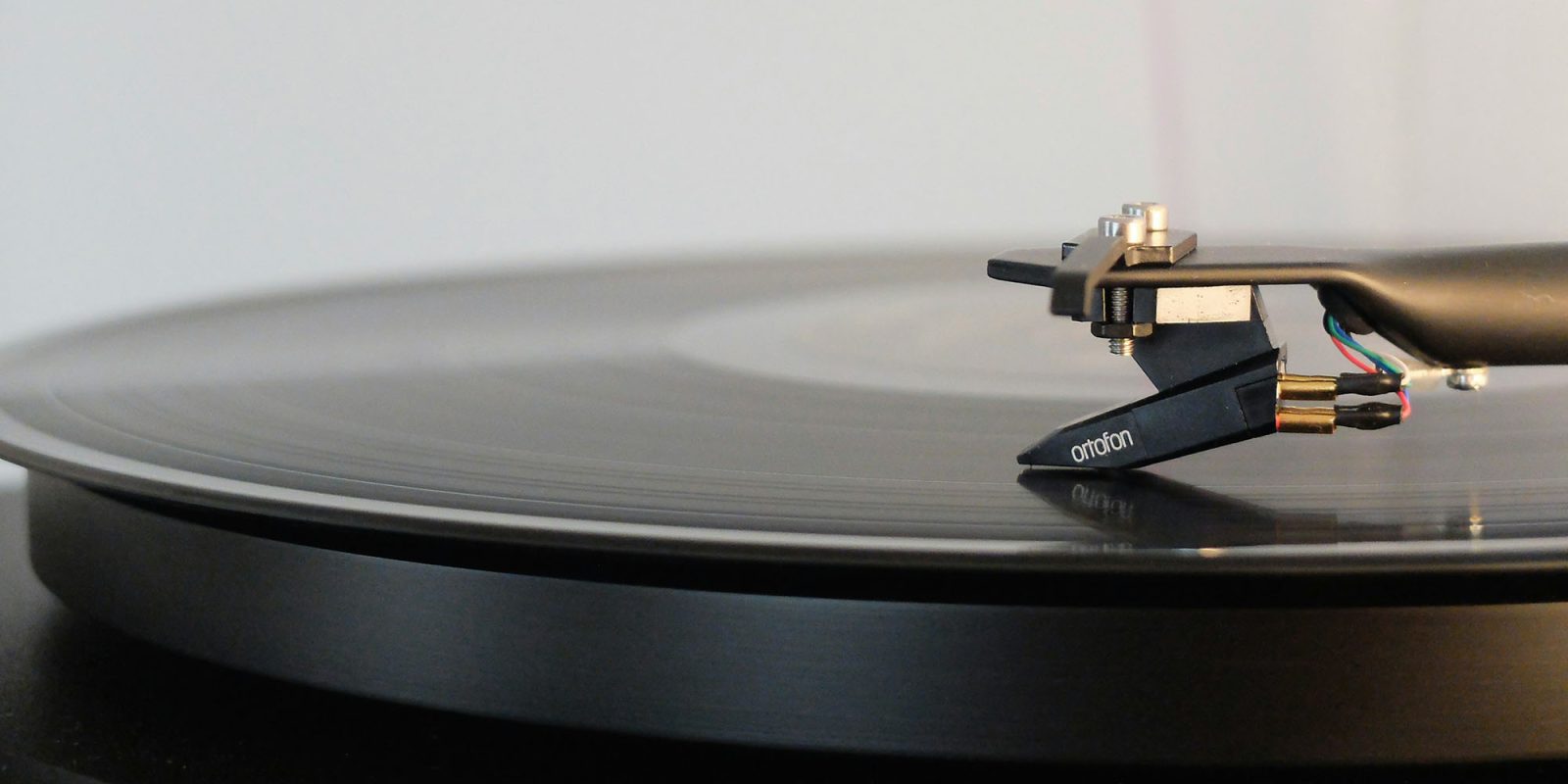 Spotify lossless audio | Turntable close-up