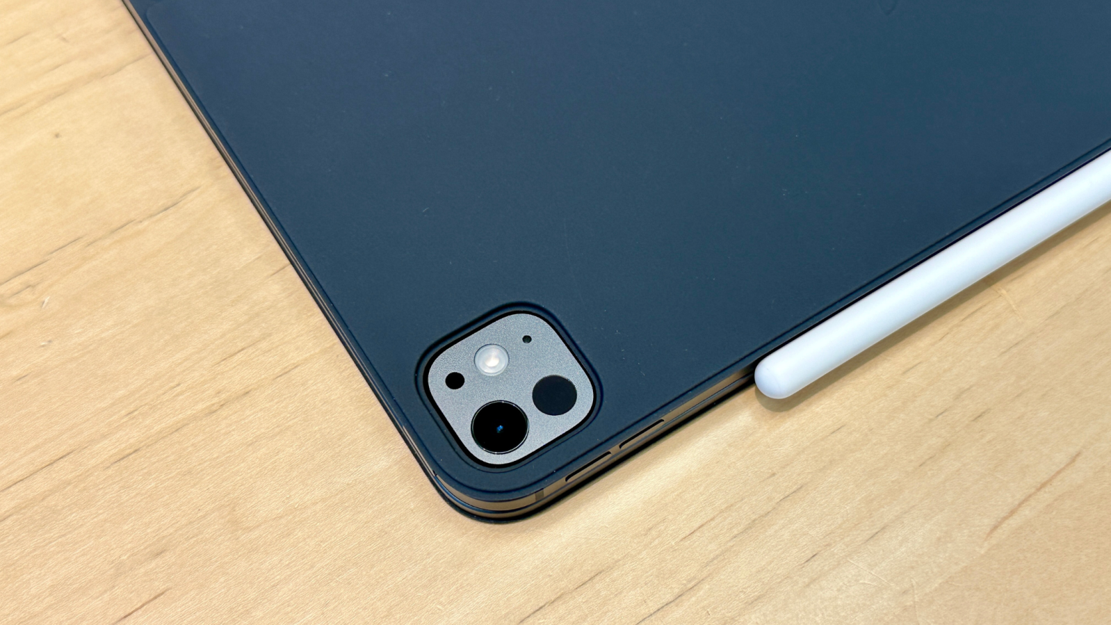 Does the M4 iPad Professional have a mysterious sensor within the digital camera?