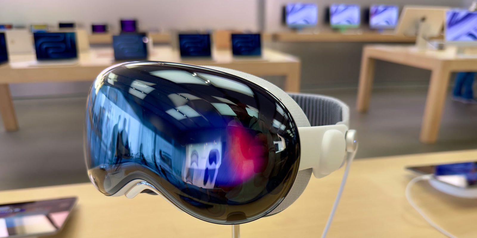 Vision Pro international rollout | Display model in Apple Store