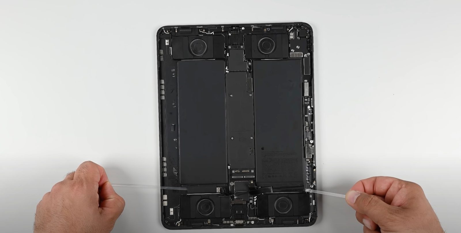 Der Teardown von iFixit zeigt eine wesentliche Änderung in der Reparierbarkeit des M4 iPad Pro