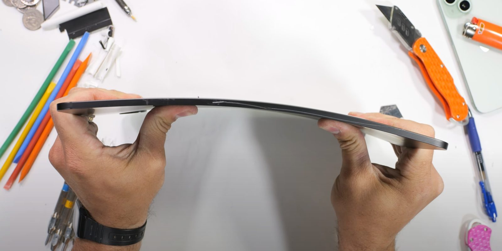 New iPad Pro performs well in extreme bend test, beats previous-gen