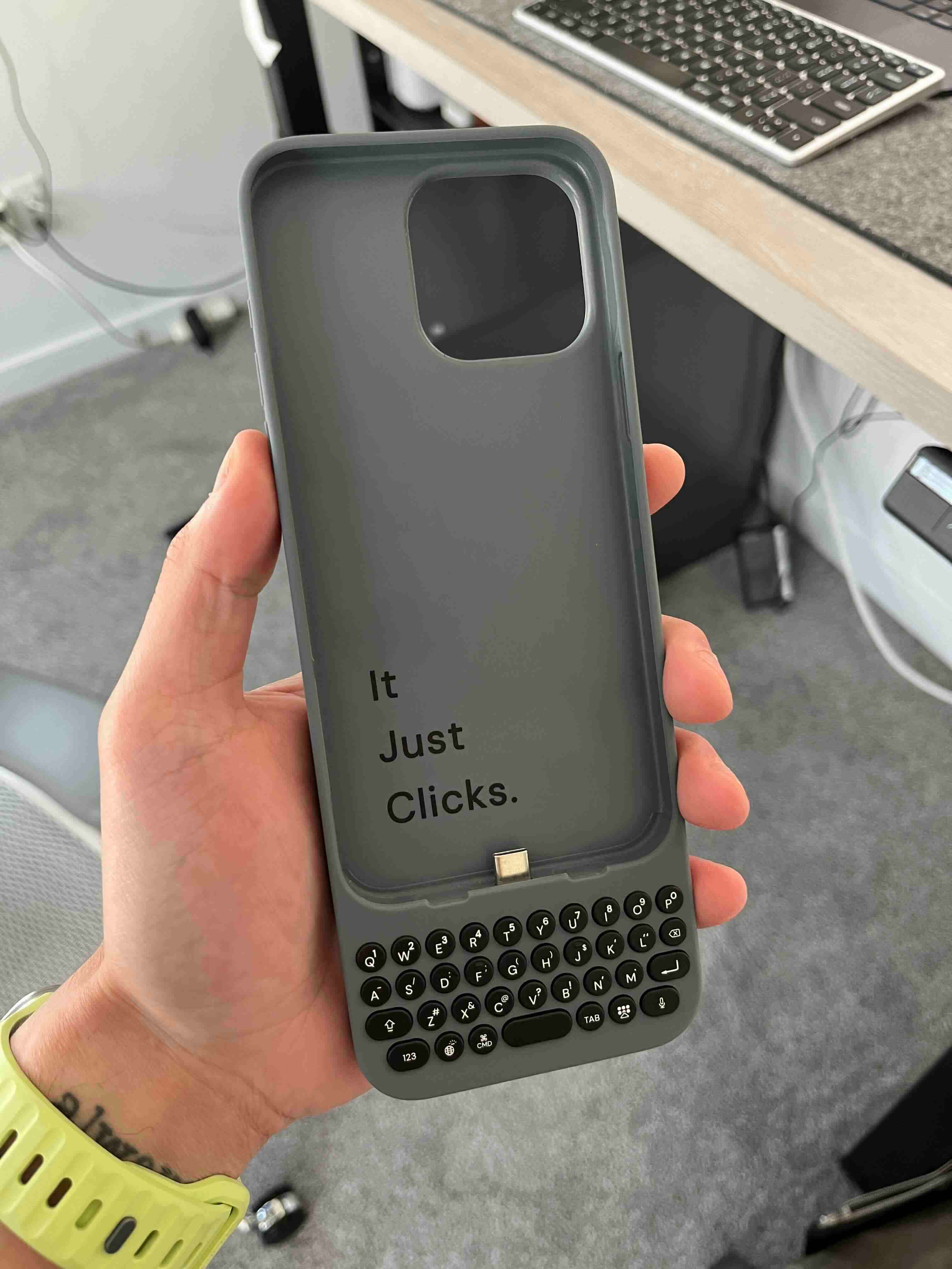 Clicks Keyboard case: Surprisingly great or gimmicky gadget? - 9to5Mac