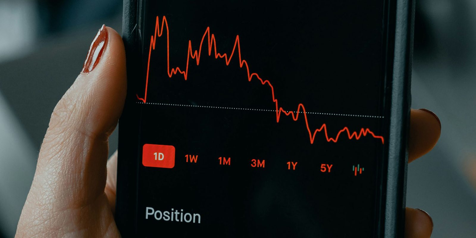 AAPL stock fell after Buffett sell-off | Illustrative image of stock falling in price