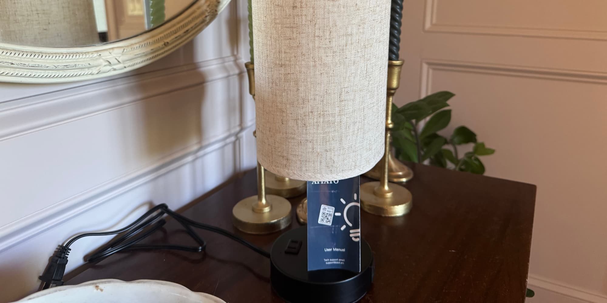 HomeKit Weekly: Эта настольная лампа оснащена лампочкой HomeKit и несколькими портами USB для зарядки