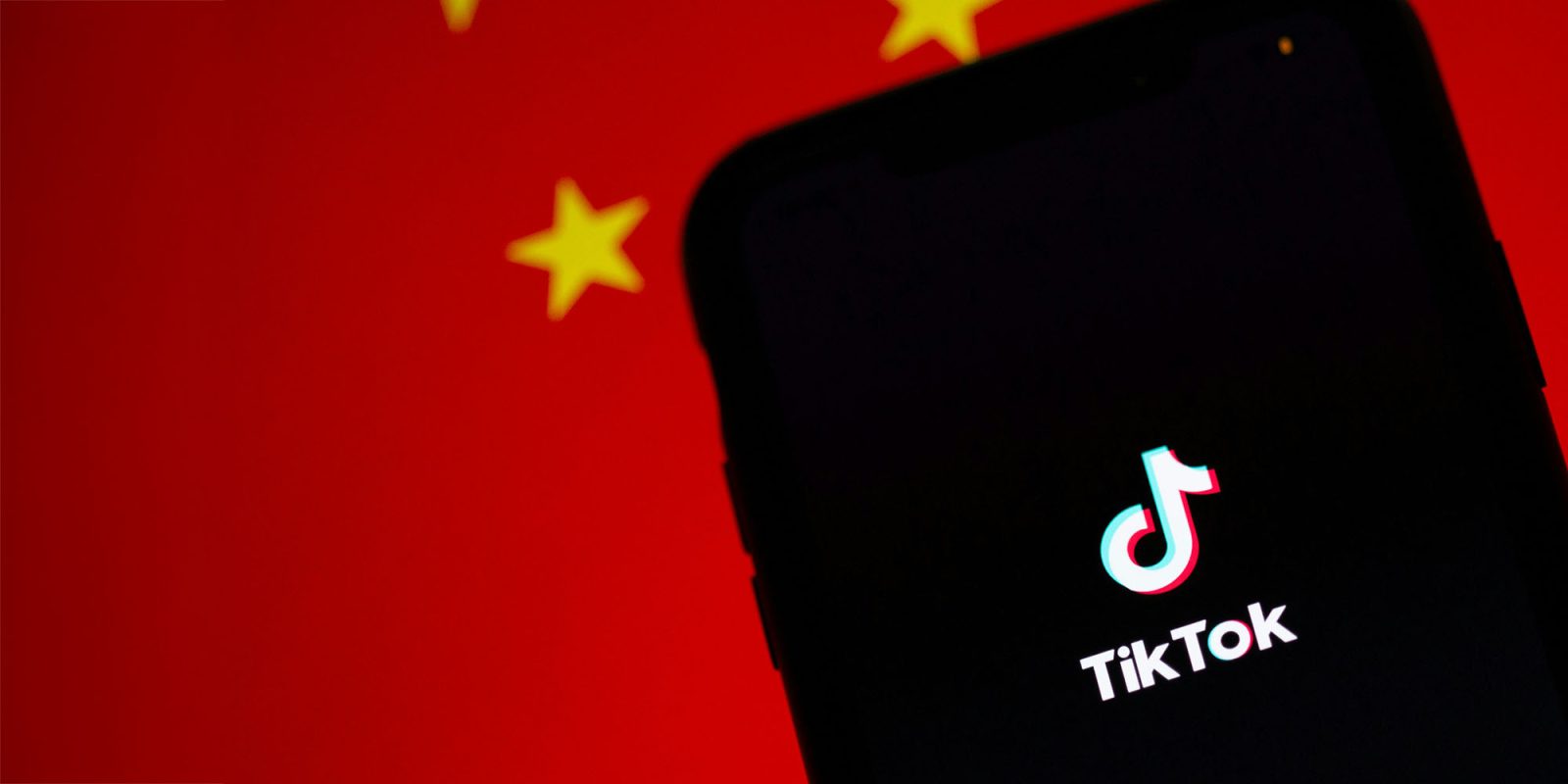 TikTok ban – ByteDance says app is run and controlled in US | App on smartphone in front of Chinese flag