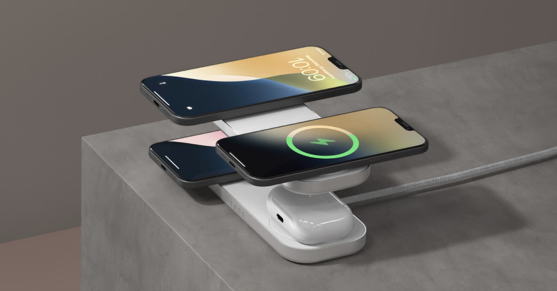 Zens представляет Quattro Charger Pro 4 – уникальный двухъярусный Qi2