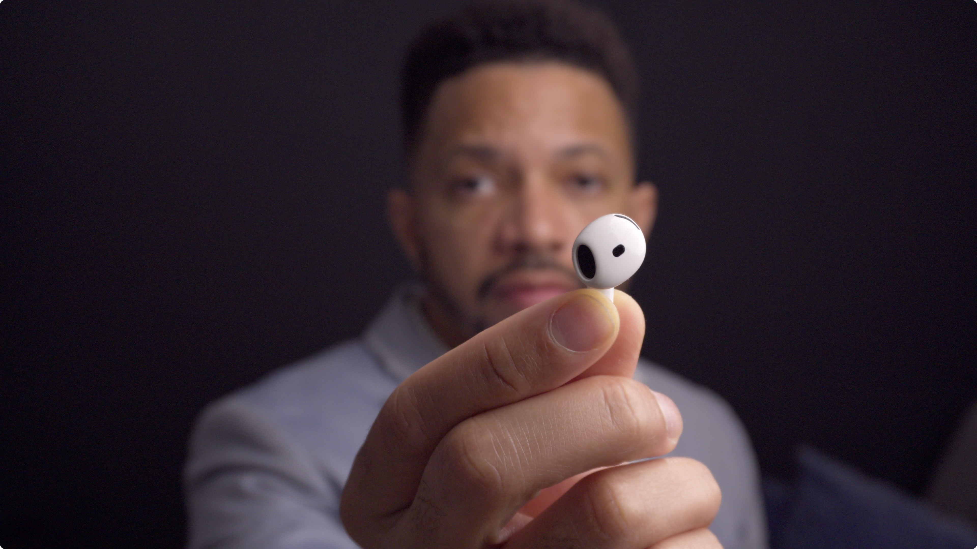 AirPods 4 - earbud up close