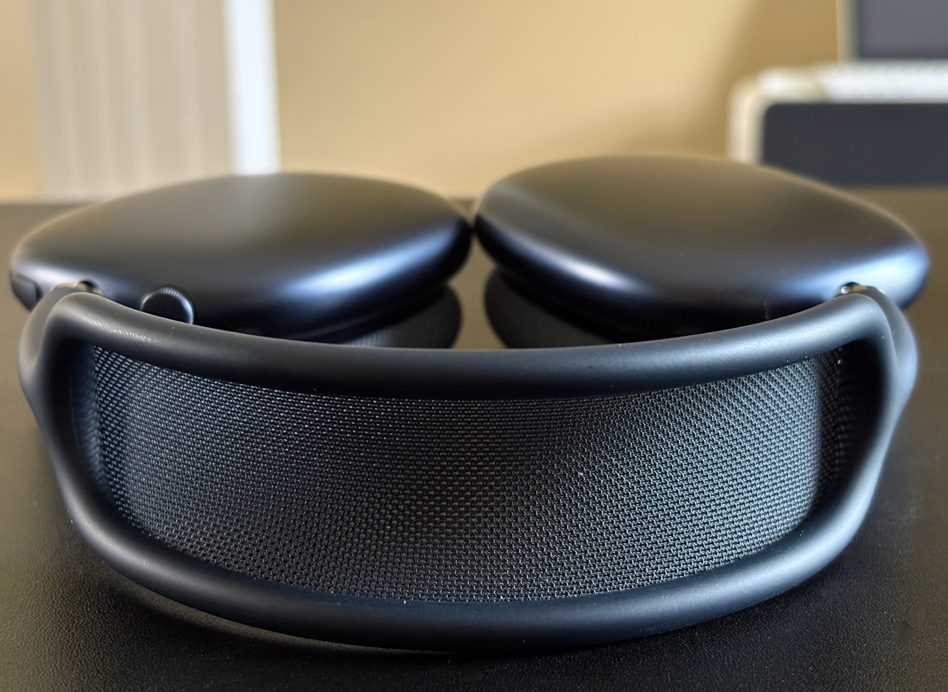 Hands-on with midnight AirPods Max with USB-C - 9to5Mac Hands-on with midnight AirPods Max with USB-C - 9to5Mac