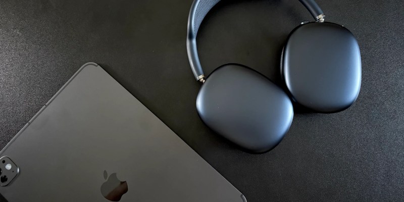 airpods-max-midnight.webp?w=800