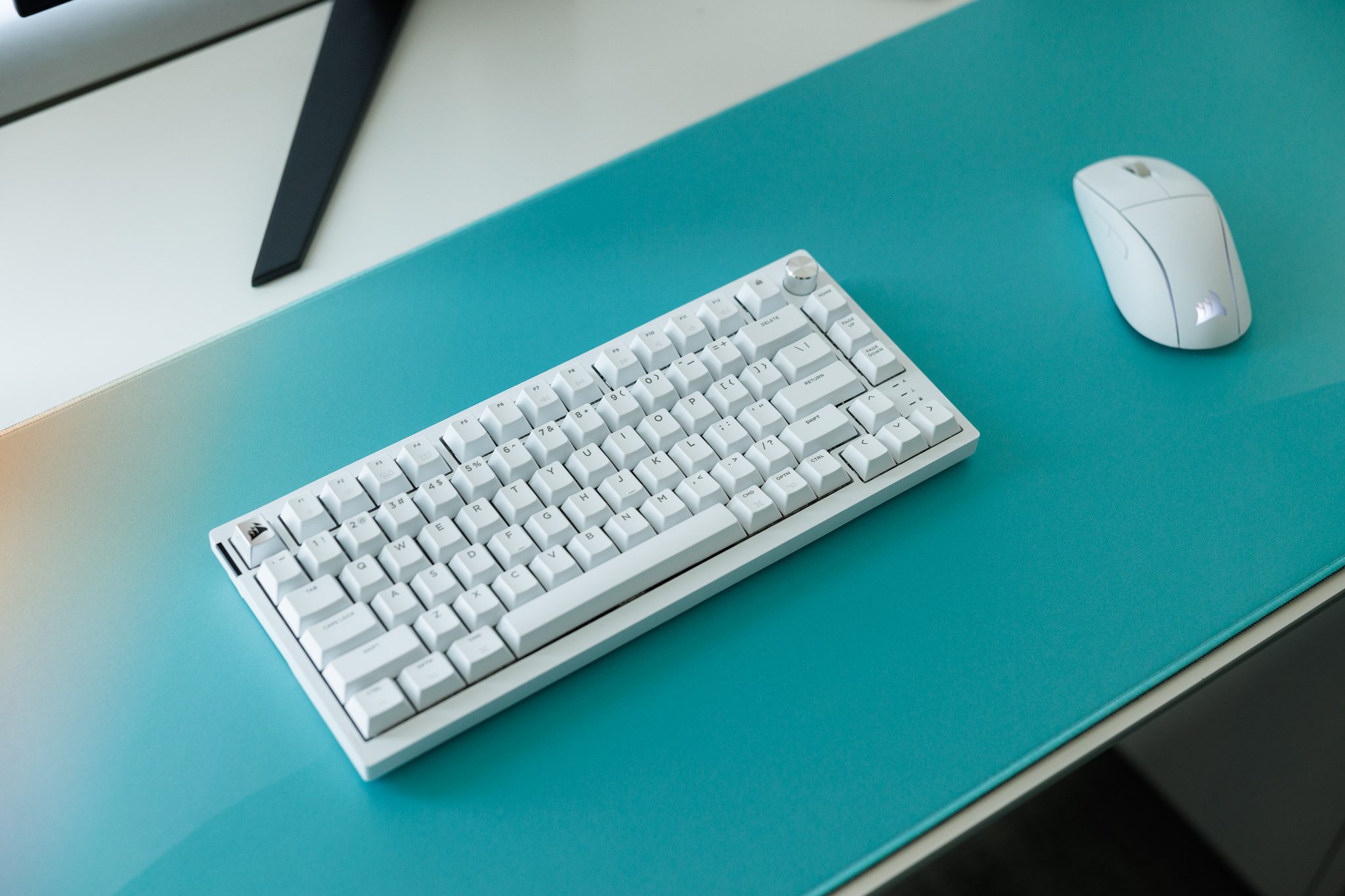 Обзор: Эксклюзивная клавиатура Apple Corsair K65 Plus и беспроводная мышь M75