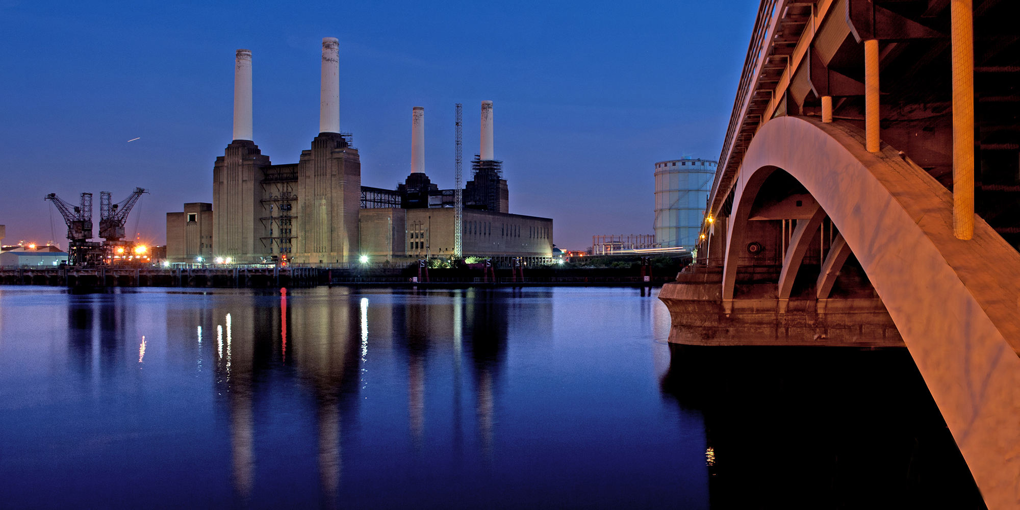 photo of UK regulator formally designates Apple and Google as having strategic market status image