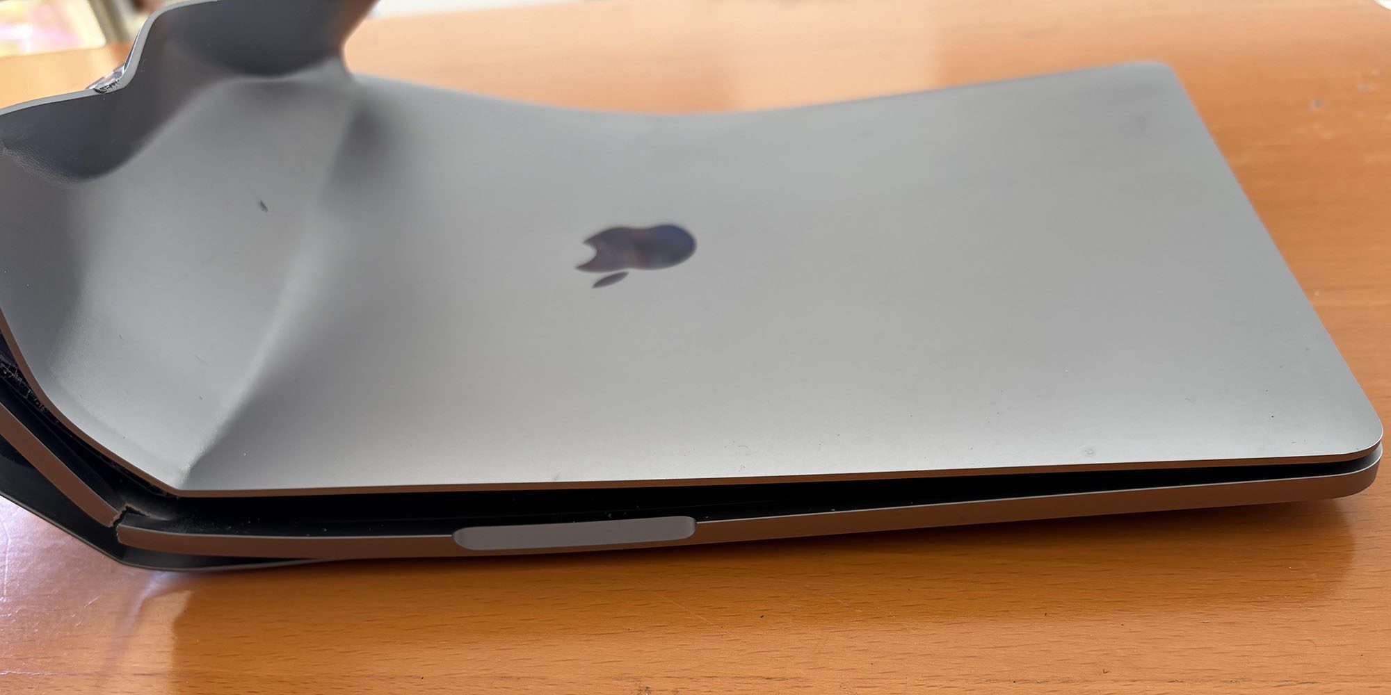 AppleCare+ отклонили из-за уничтоженного в автокатастрофе MacBook Pro