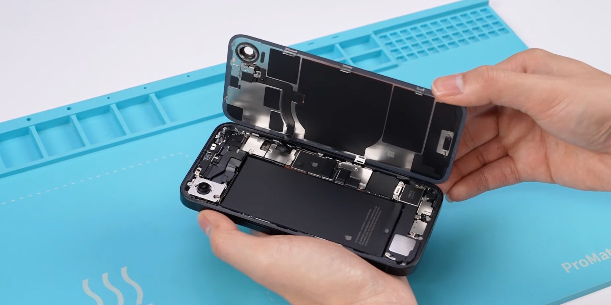 Разборка iPhone 16e: что нового и чем он отличается от предыдущих iPhone