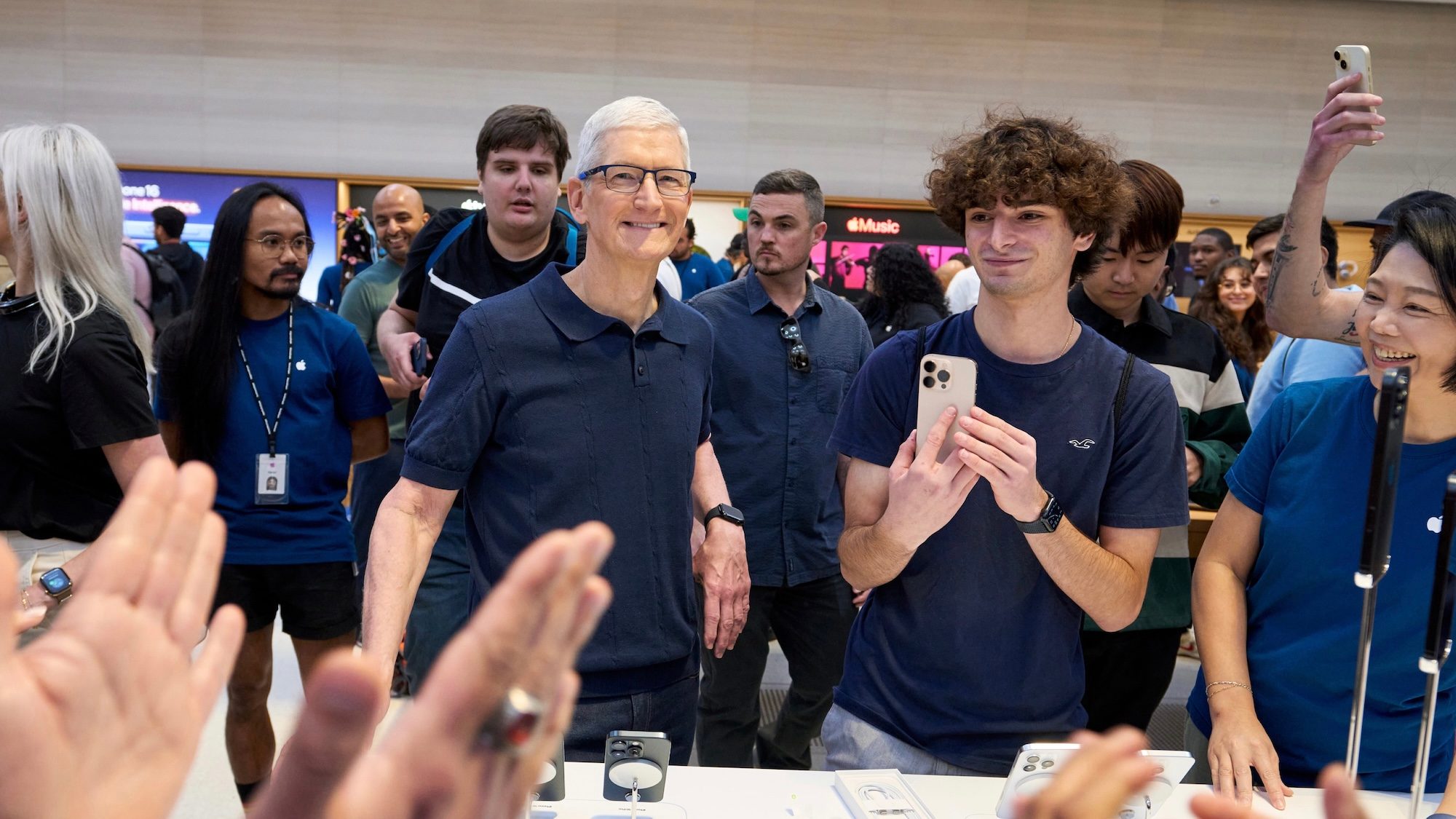 Apple спешит доставить самолеты с iPhone в США до введения пошлин Трампа