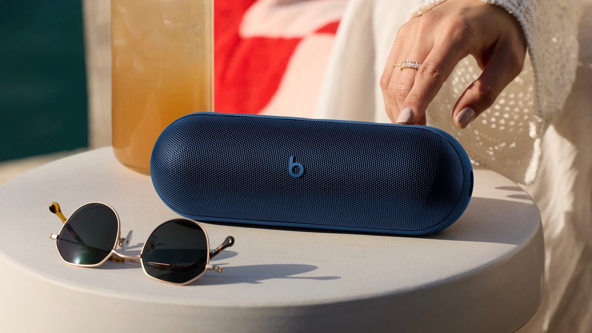 Beats представляет два новых цвета для своего бестселлера — колонки Beats Pill
