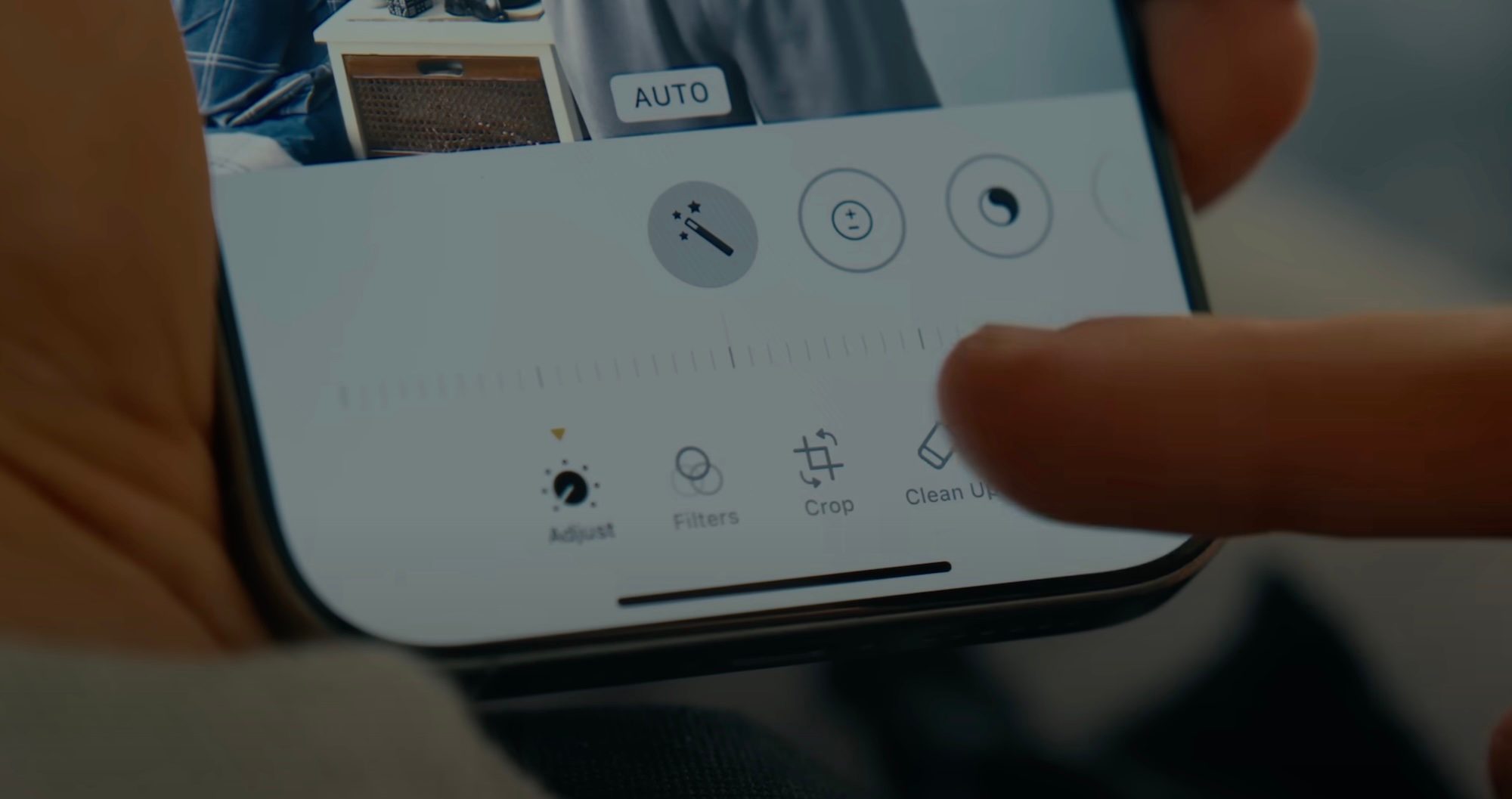 Apple демонстрирует функцию «Очистка» Apple Intelligence в новой рекламе [Видео]
