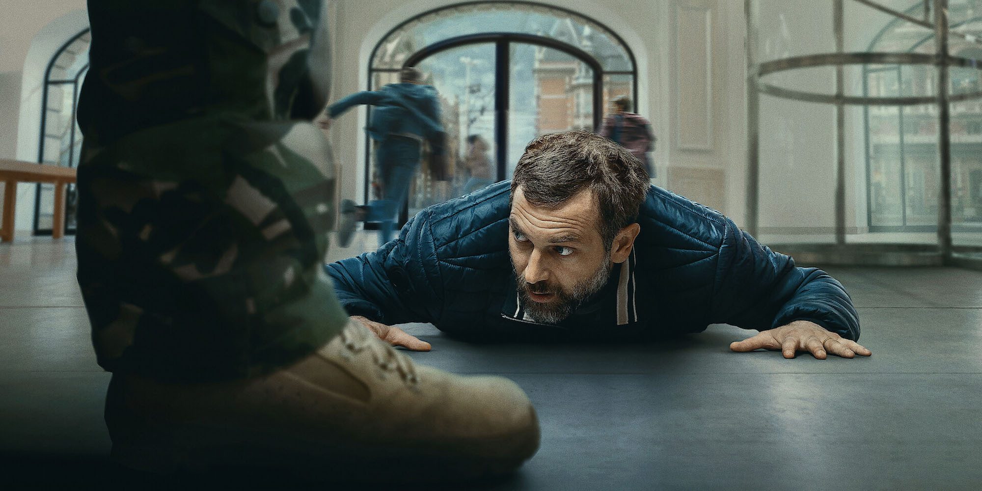 Netflix раскрывает, как воссоздала Apple Store с нуля для нового триллера «iHostage»