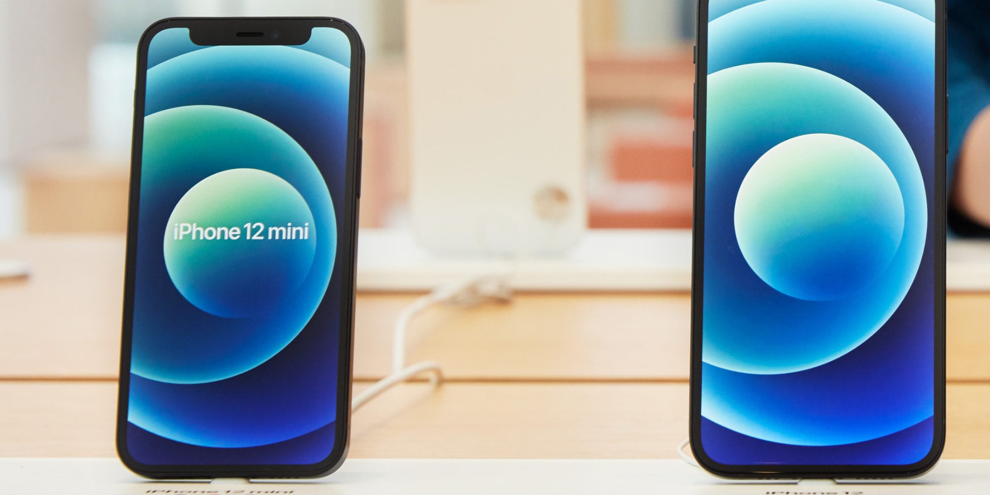 Ответ Apple для любителей iPhone mini может появиться в следующем году