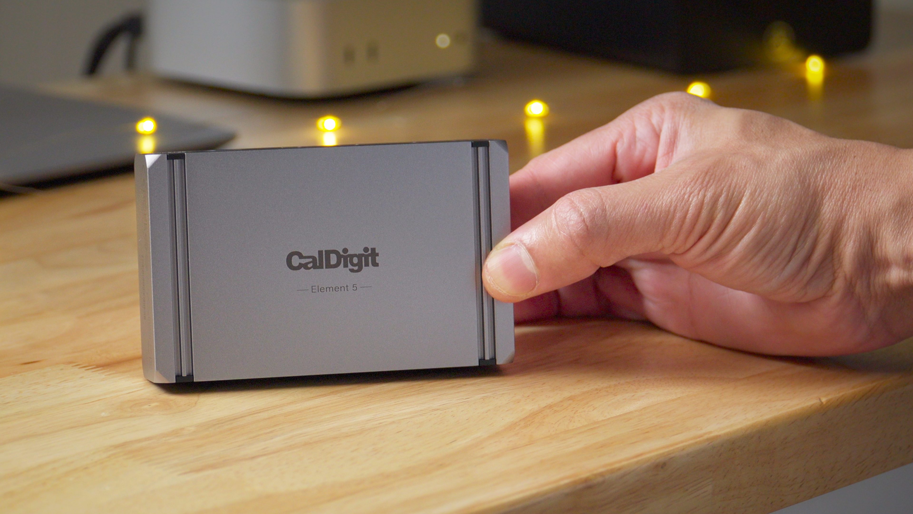 Обзор: CalDigit Element 5 Hub обеспечивает удобство многопортового Thunderbolt 5 для пользователей Mac [Видео]
