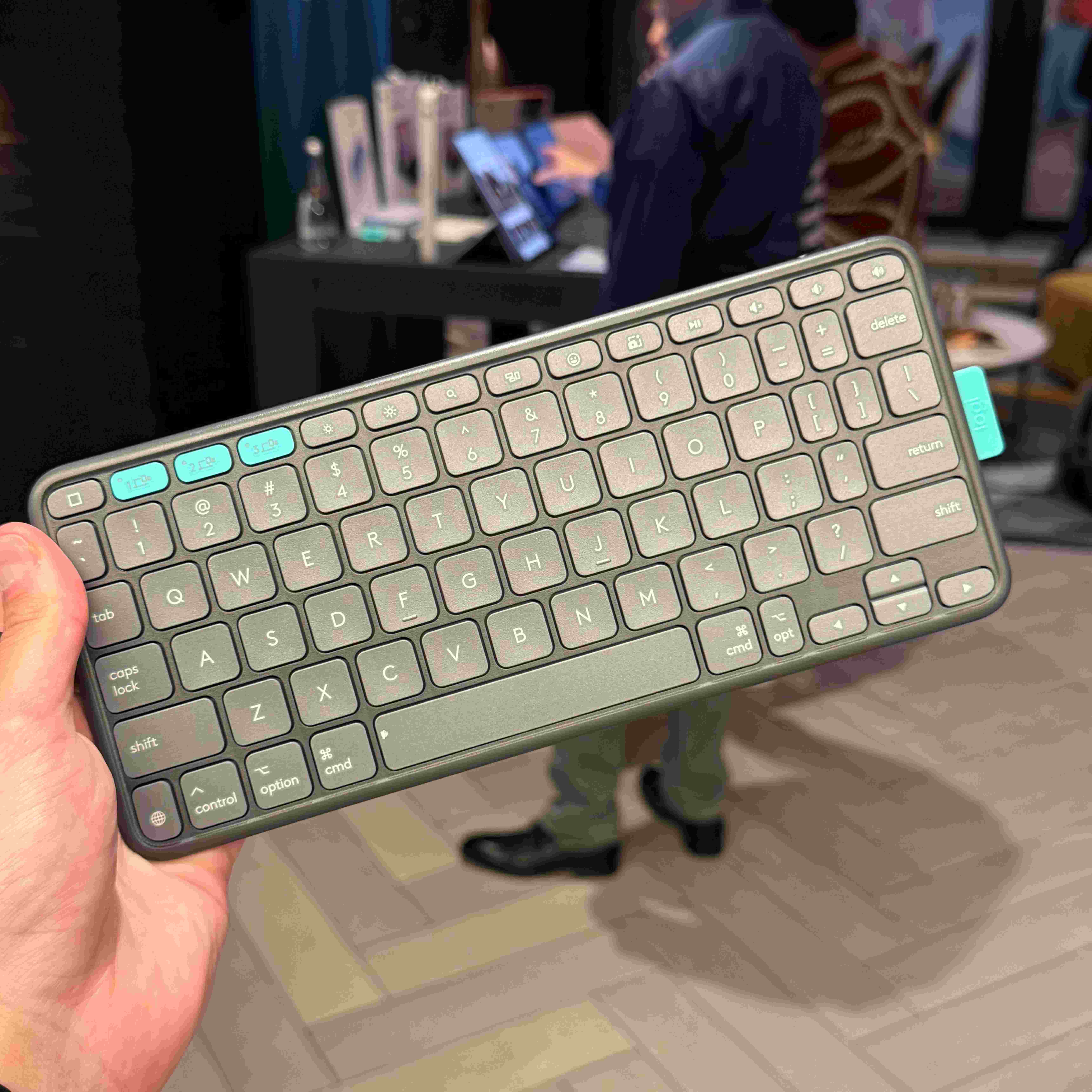 Logitech's new iPad keyboard was purposebuilt for portability 9to5Mac
