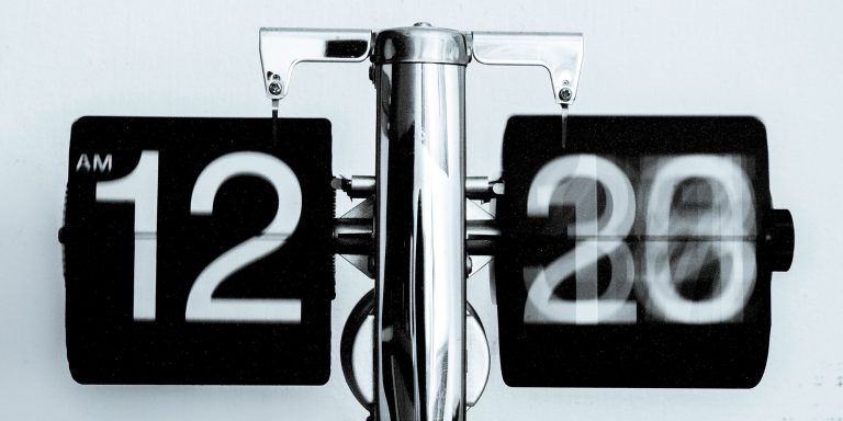 The time picker in iPhone alarms has a bizarre hidden design element | Airport-style analog clock