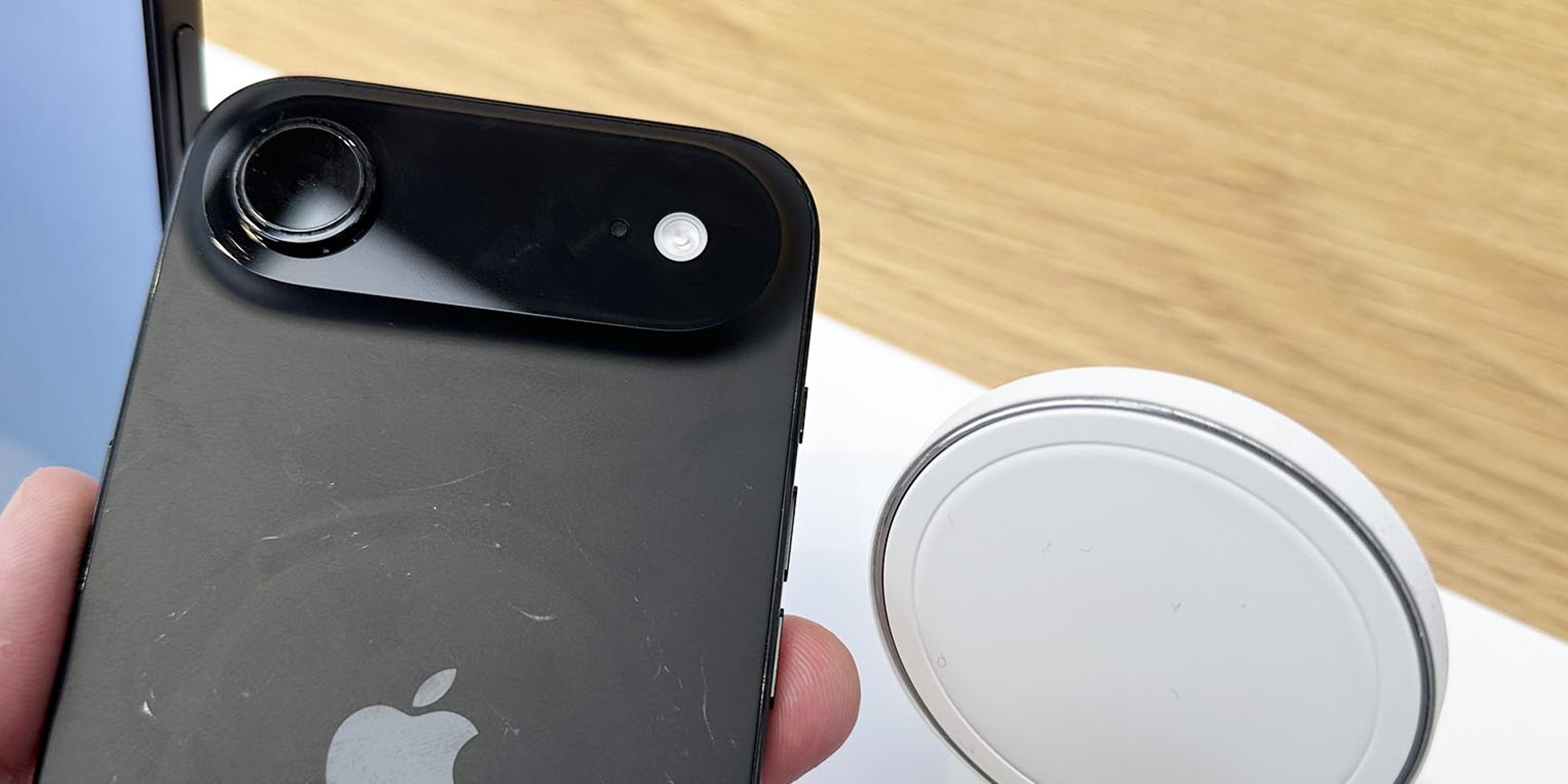 photo of Apple Stores are using new MagSafe chargers with silicone rings for iPhone 17 demo units image