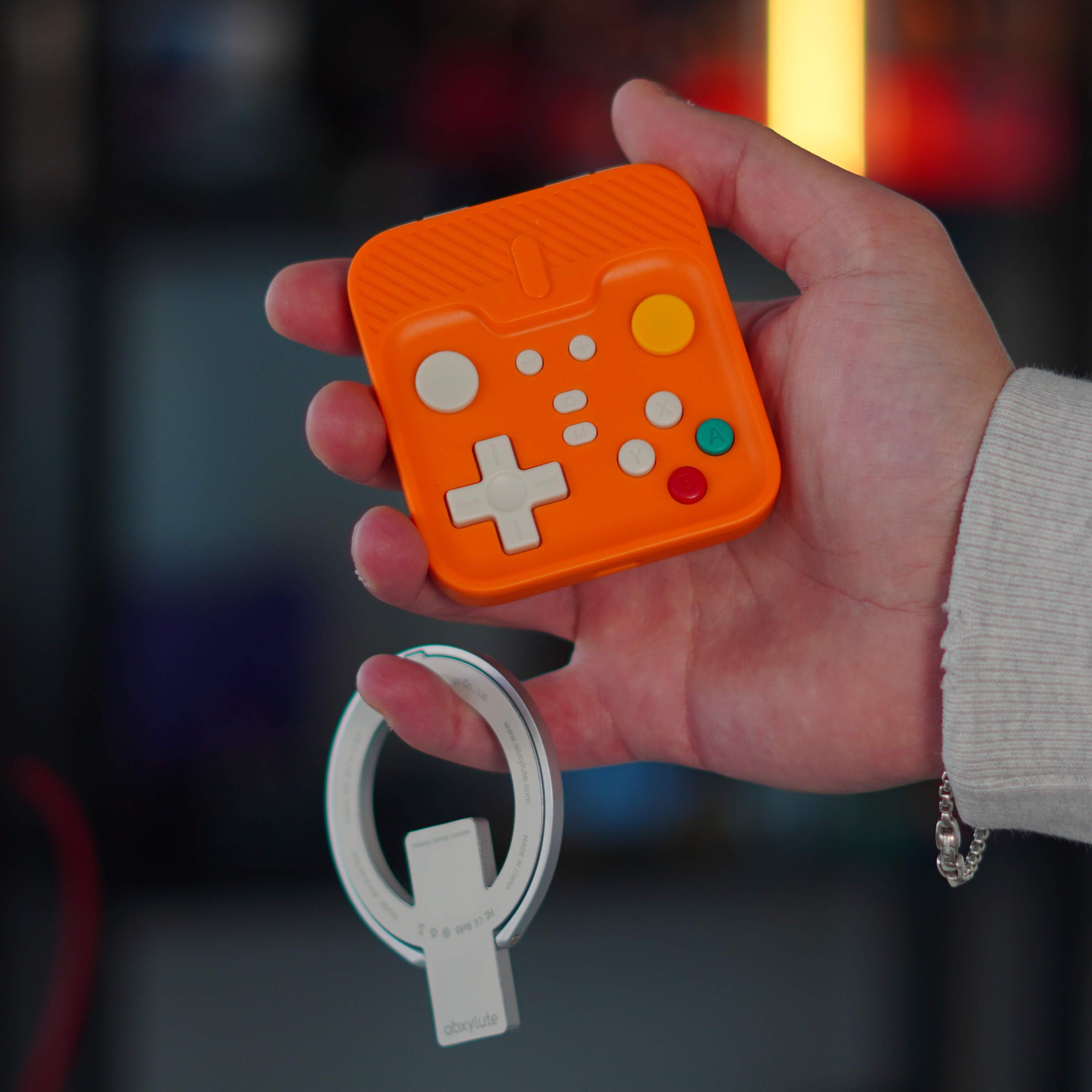 This tiny MagSafe controller brings real buttons to your iPhone - 9to5Mac