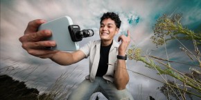 The Shure MV88 (again) plugs right into your iPhone | Vlogger using it outdoors