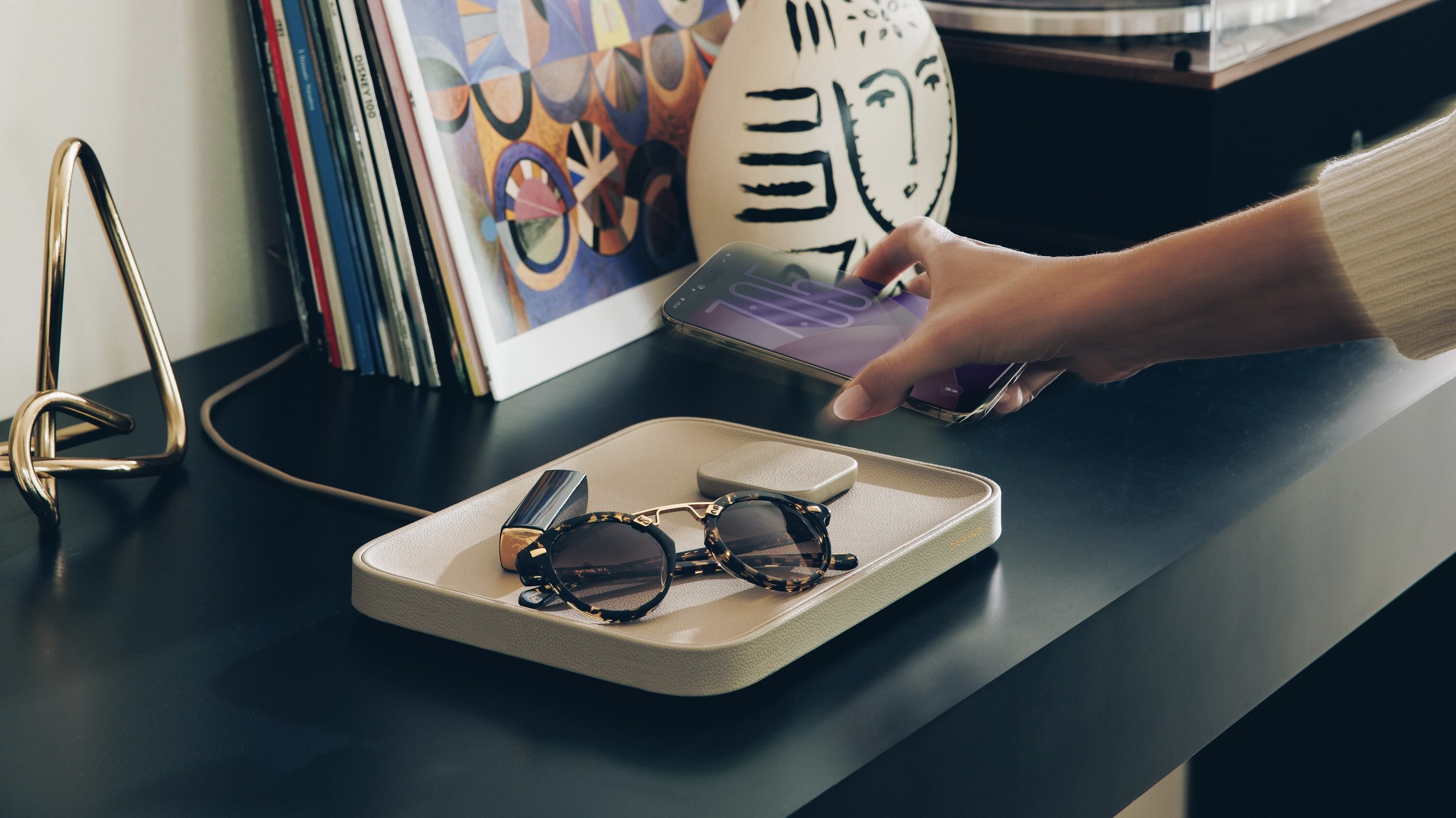 photo of Twelve South’s new Valet combines Qi2 charging with a leather catch-all tray image