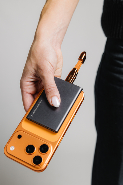 I built the ultimate Cosmic Orange iPhone everyday carry [Video