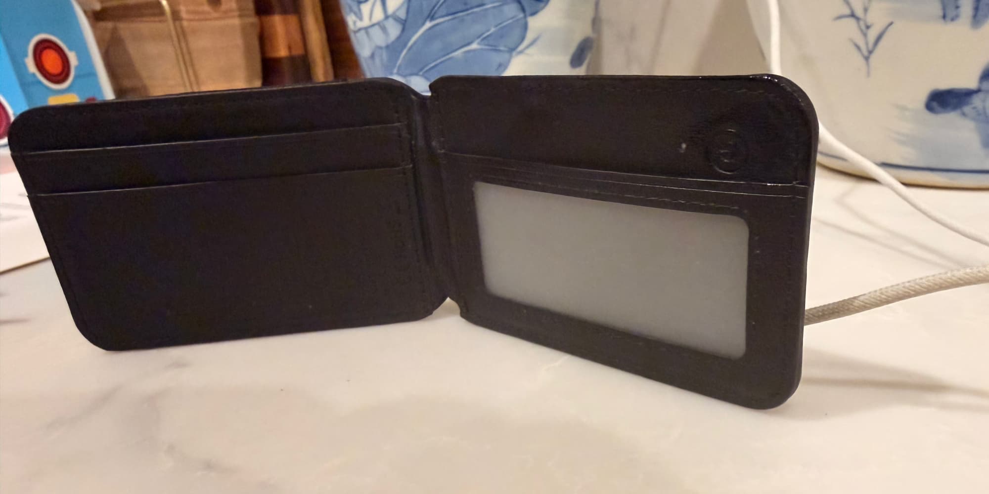 9to5mac.com - Bradley C - MagSafe Monday: TopMade Wallet review - Find My and massive storage