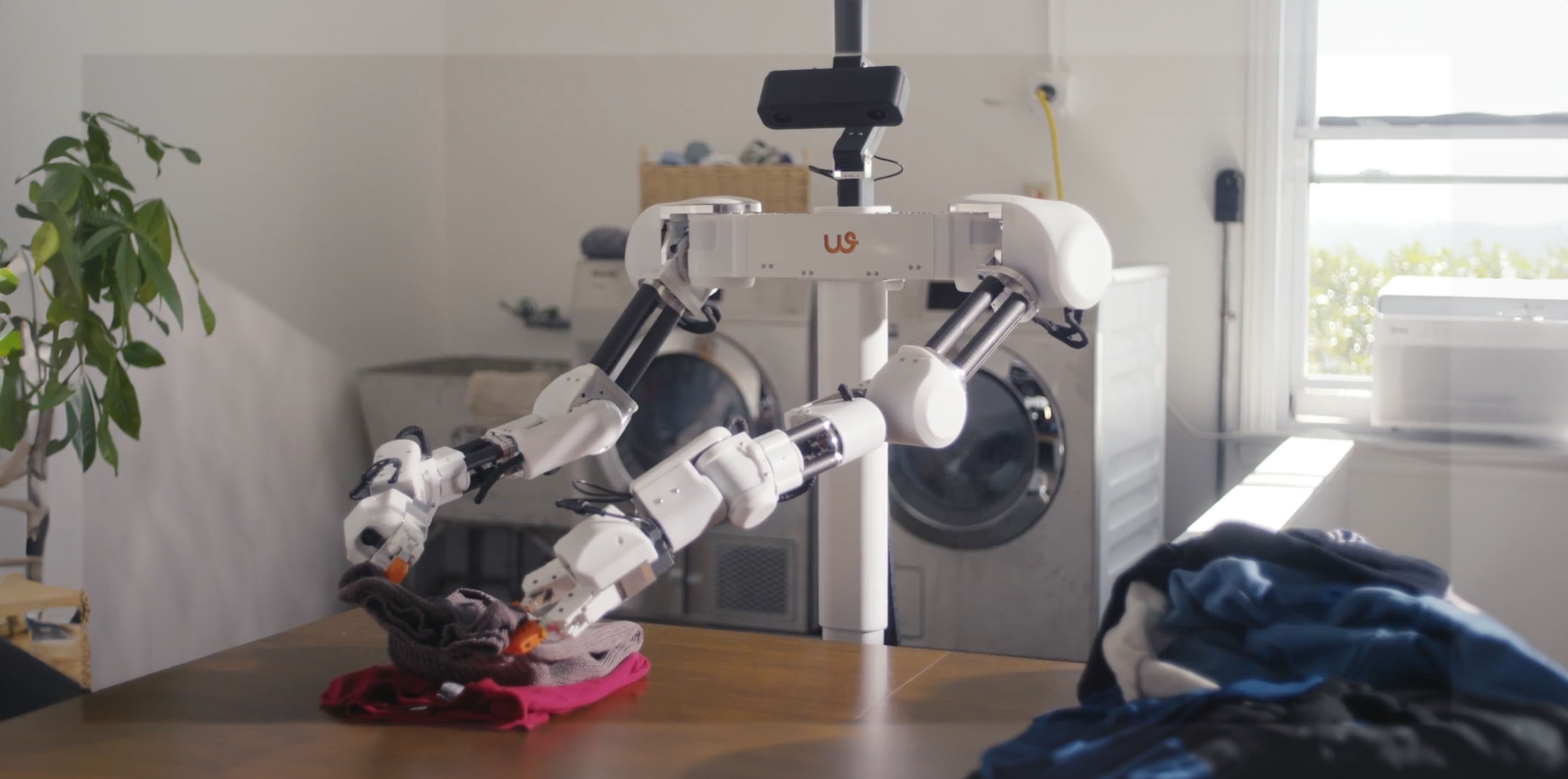 9to5mac.com - Ben Lovejoy - This robot can fold some of your laundry fairly badly for $8,000 [Video]
