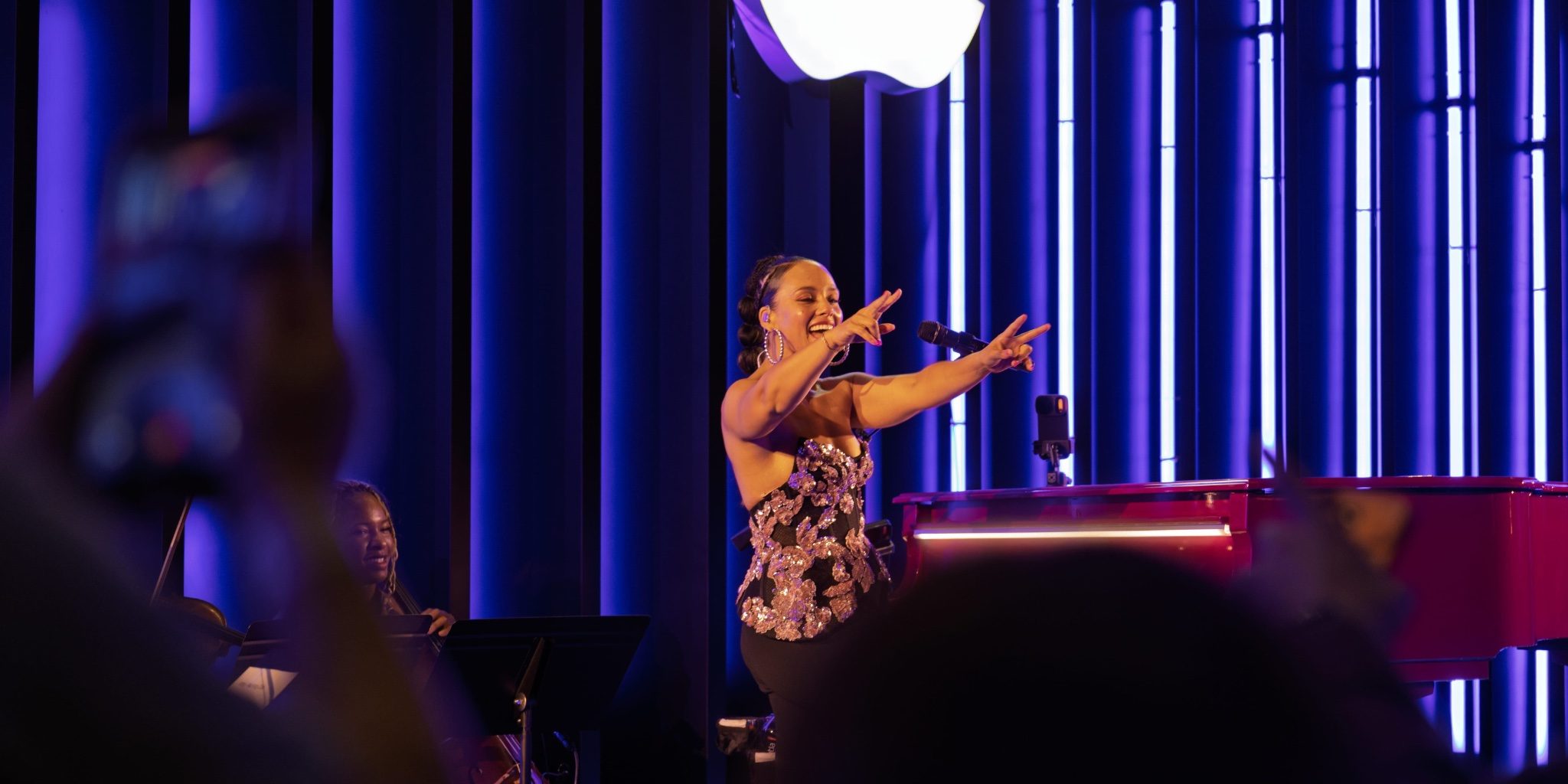 photo of Here’s Alicia Keys at Apple Grand Central for 50th anniversary experience [Gallery] image