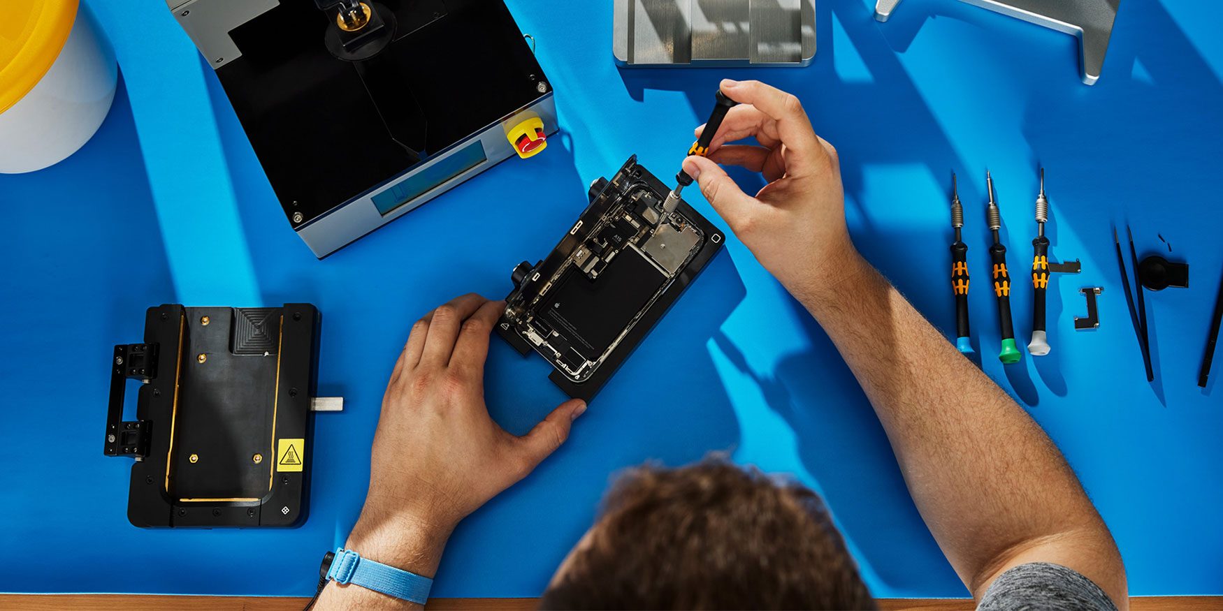 photo of Apple publishes repair manuals for the iPhone 17e, new MacBooks, iPads, more image