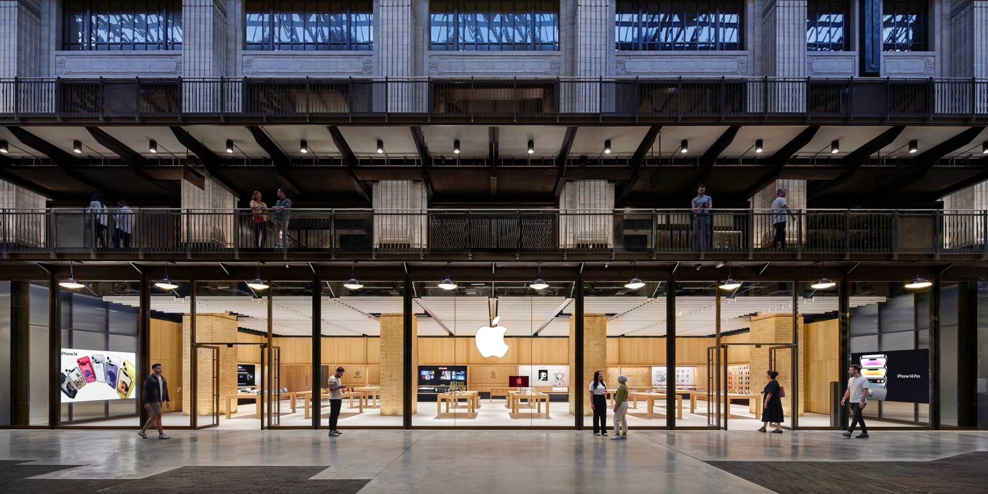 Apple Store в Великобритании работает по особому графику в рамках празднования 50-летия