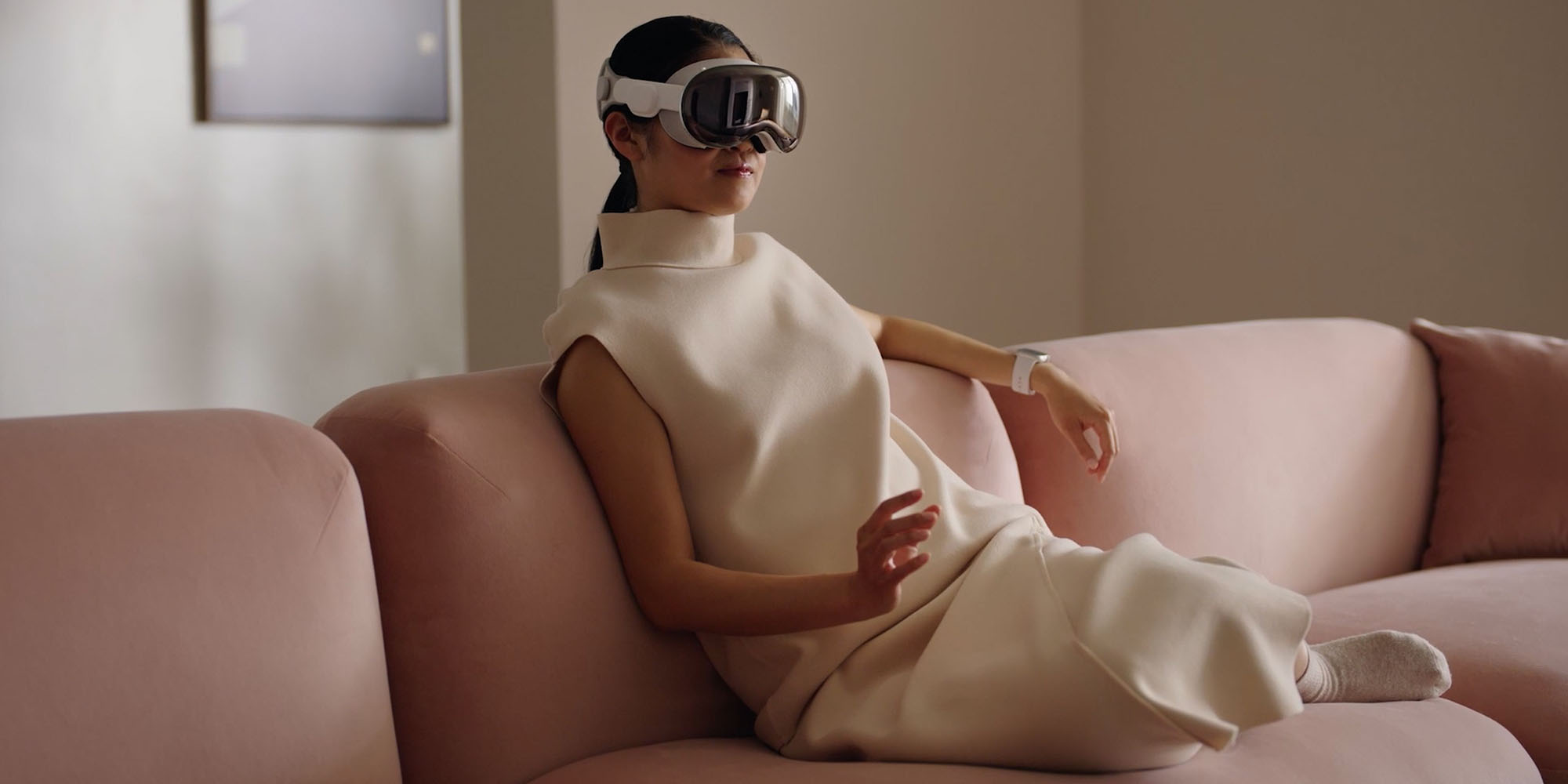 Sketchy Rumor Suggests Apple Glasses Will Support Vision Pro-Style Hand Gestures | The photo shows a woman making a hand gesture while wearing Vision Pro
