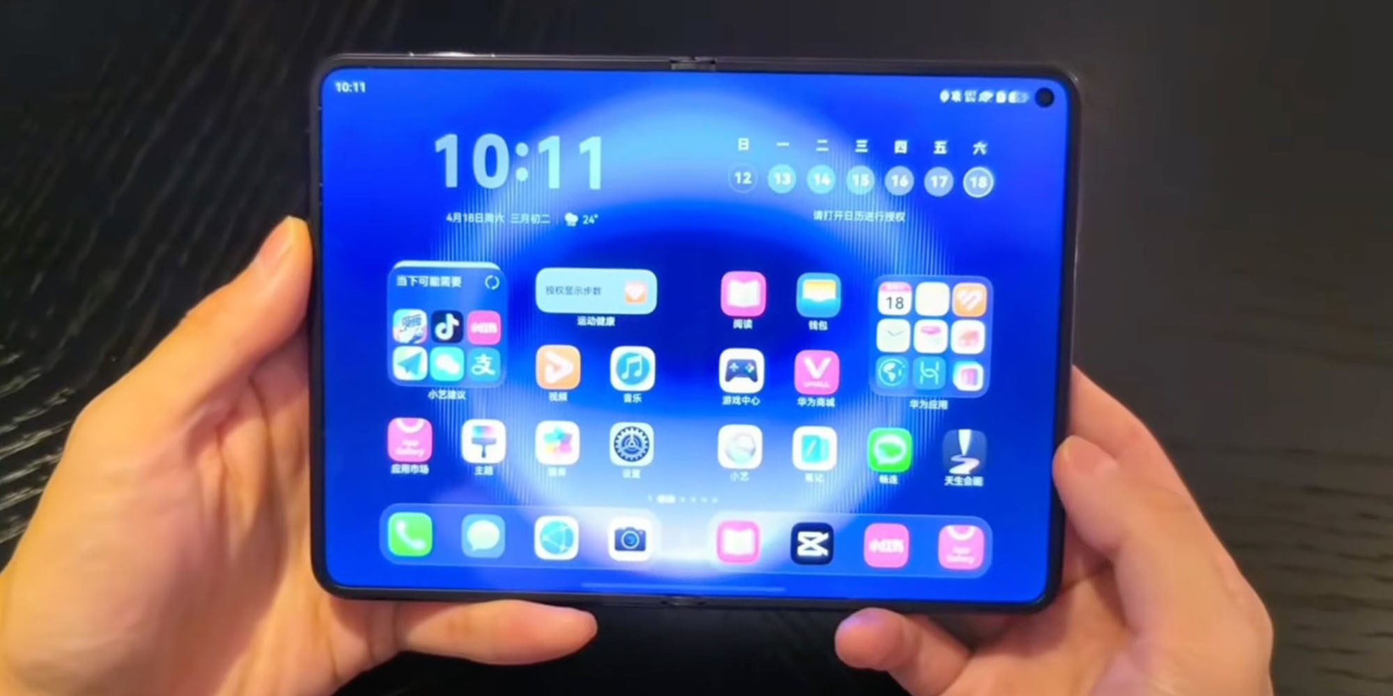 photo of The latest Huawei folding phone kind of previews the iPhone Ultra image