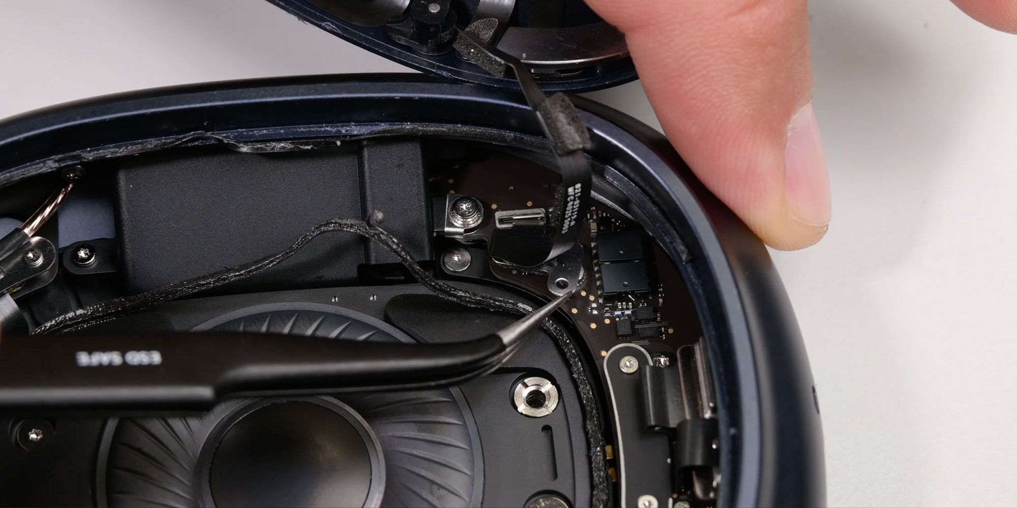 airpods-max-2-teardown.jpg?