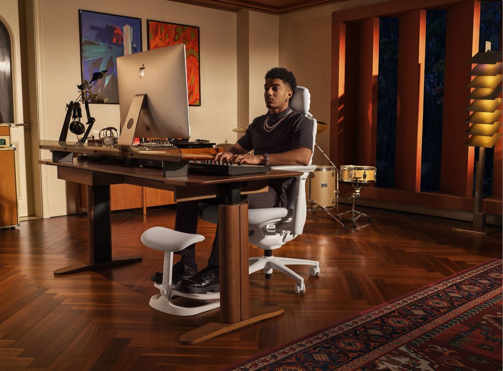 The LiberNovo Maxis ergonomic chair sets a new standard for big and tall users