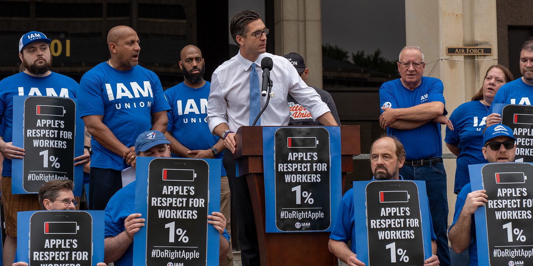 Union workers protest Apple’s planned Towson store closure