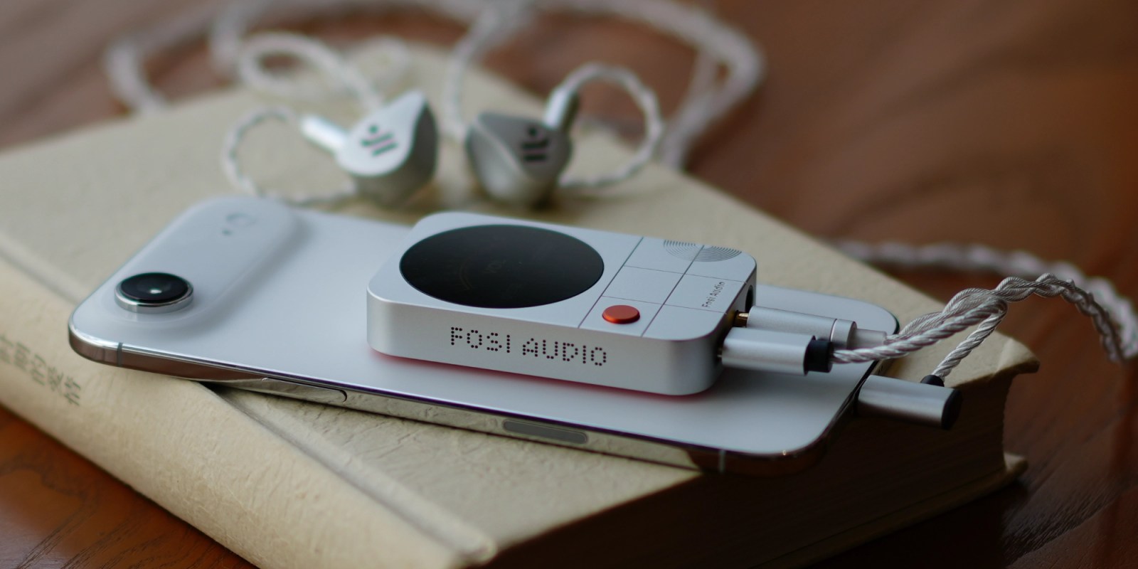 This magnetic headphone amp puts a DAC (and display) on the back of your iPhone
