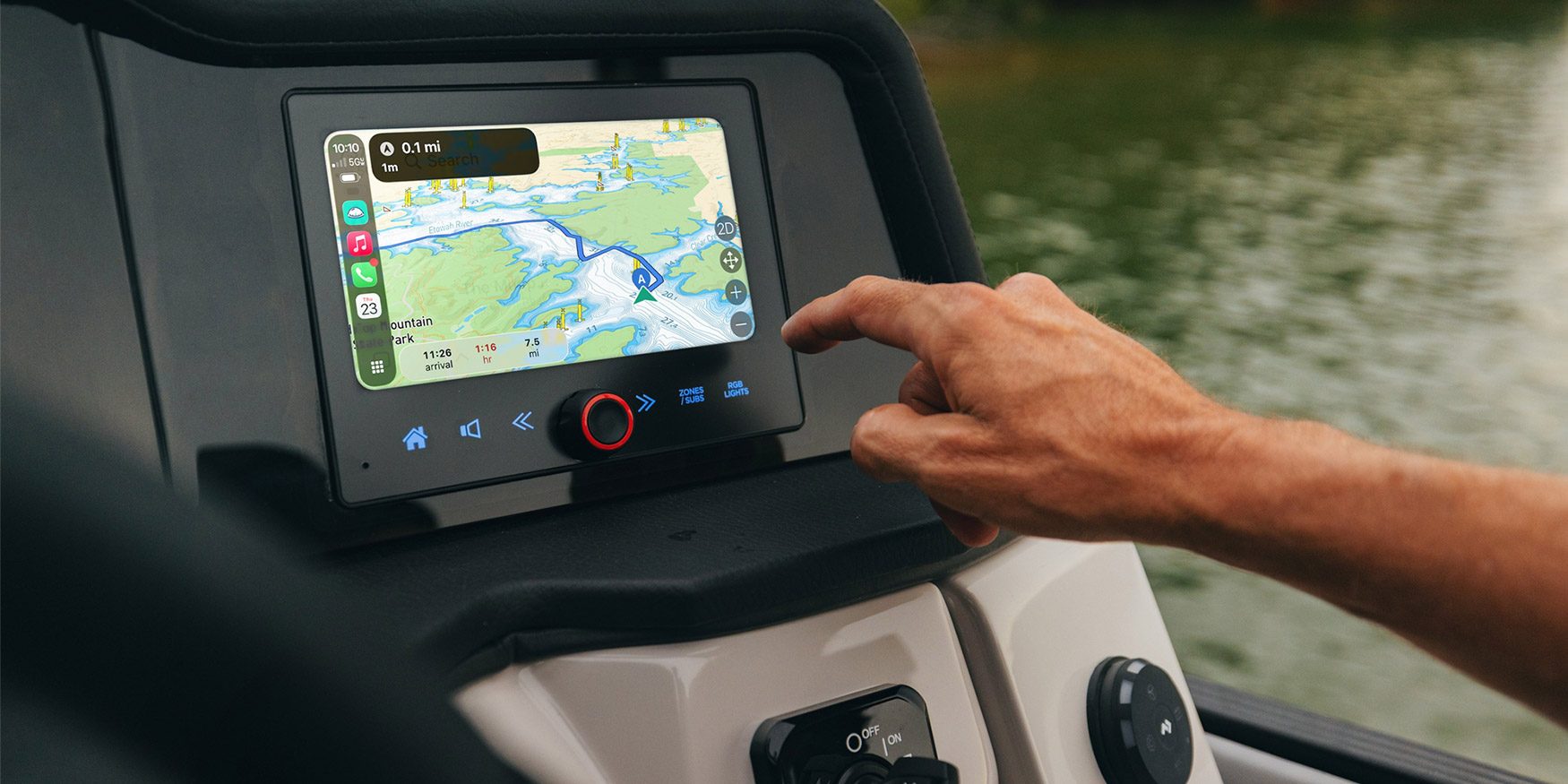 photo of Apple CarPlay expands to select pontoon boats with on-water navigation image