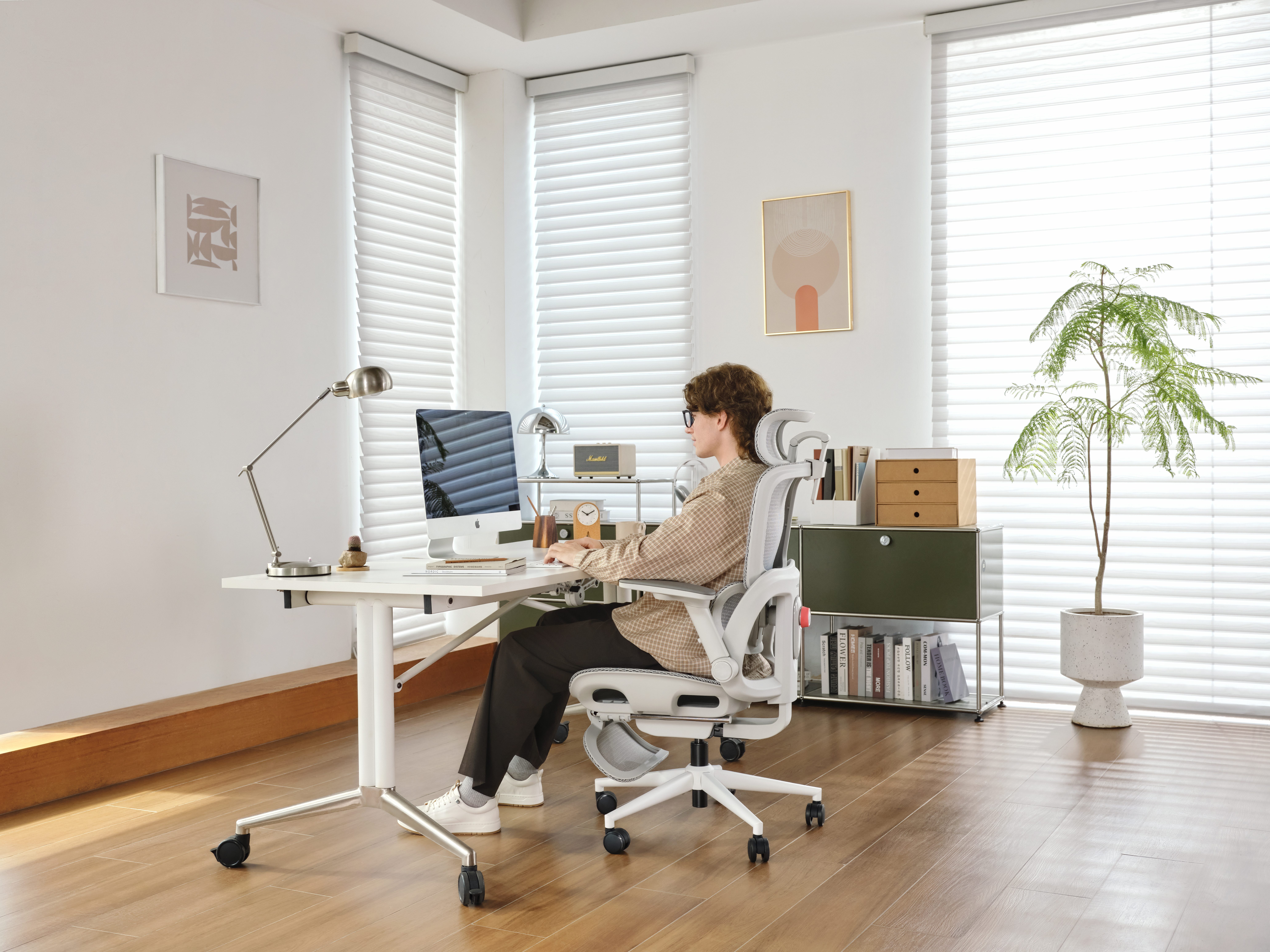 Upgrade your Mac desk setup with the Sihoo B300 Pro for under $300