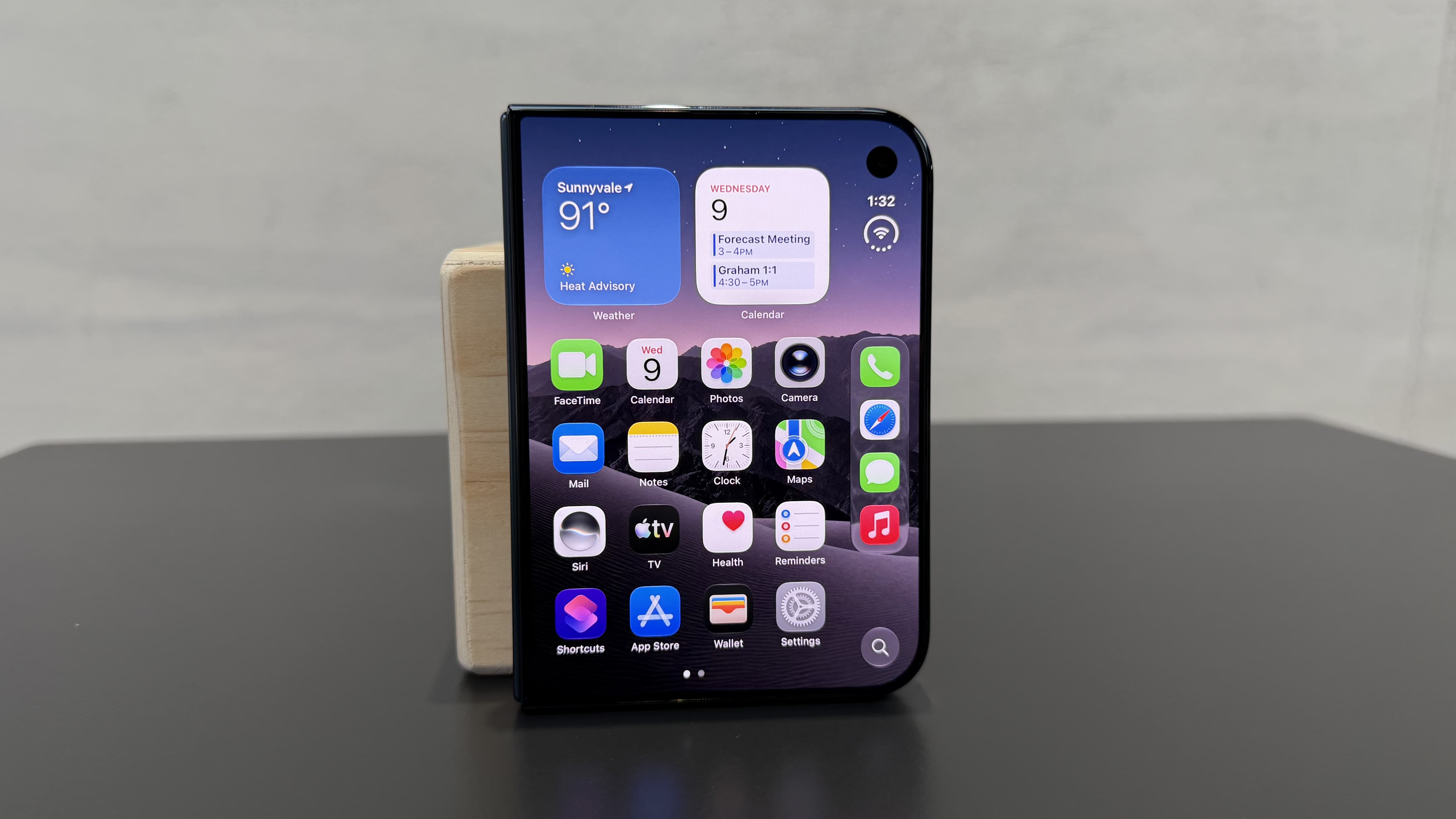 Apple's EU energy label reveals iPhone Duo's 4883mAh battery, split into 2962mAh and 1921mAh cells