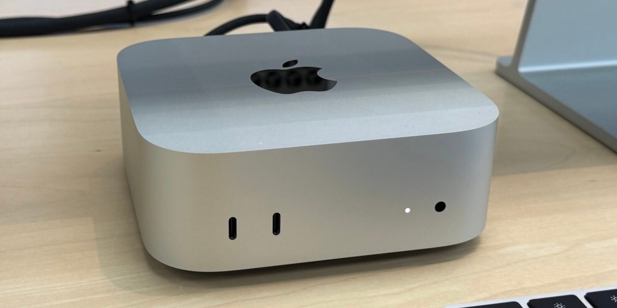 Обзор Mac mini с M6: самый универсальный Mac от Apple продолжает сиять