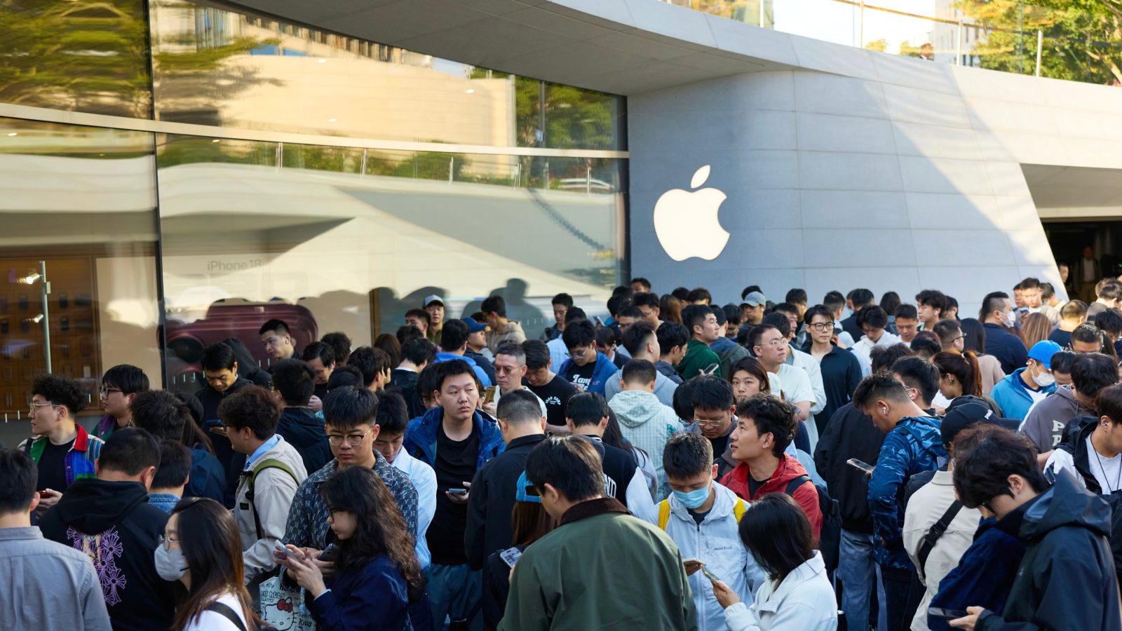 iPhone Duo launch day: Lines form at Apple Stores, walk-in availability limited