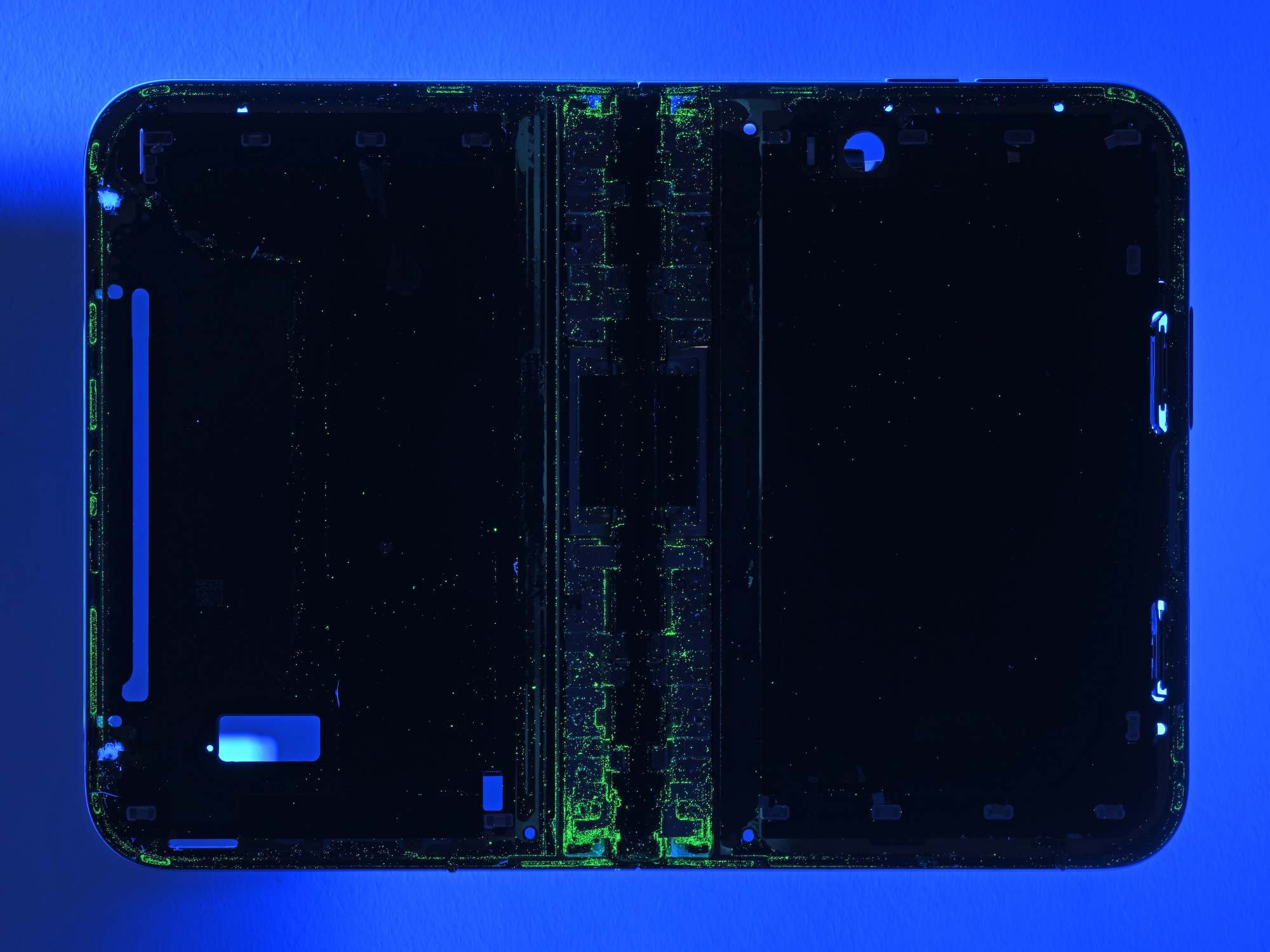 iFixit tears down iPhone Duo, finds possible causes of early screen failures